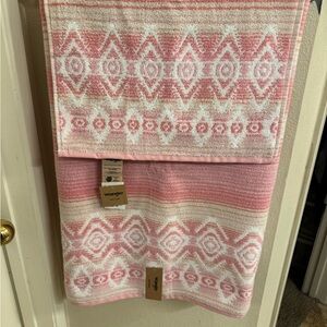 Wrangler Pink and White Patterned Bath Towel